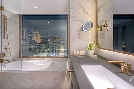 King Deluxe Corner Room