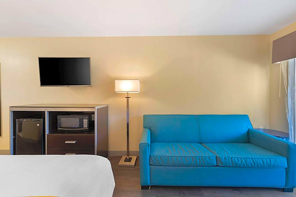 Quality Inn & Suites Camarillo-Oxnard