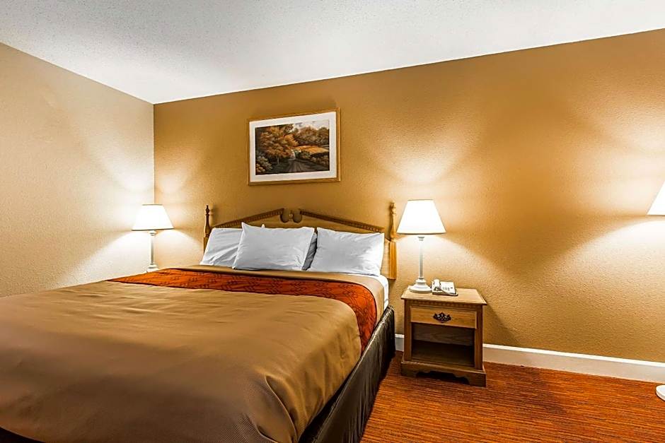 Econo Lodge Inn & Suites Huntsville University Area