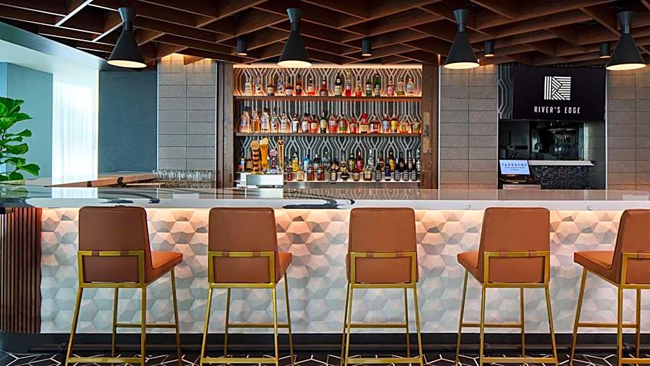 River's Edge Hotel Portland, Tapestry Collection by Hilton