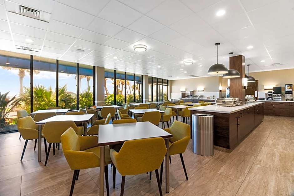 Clarion Pointe Galveston - Beachfront