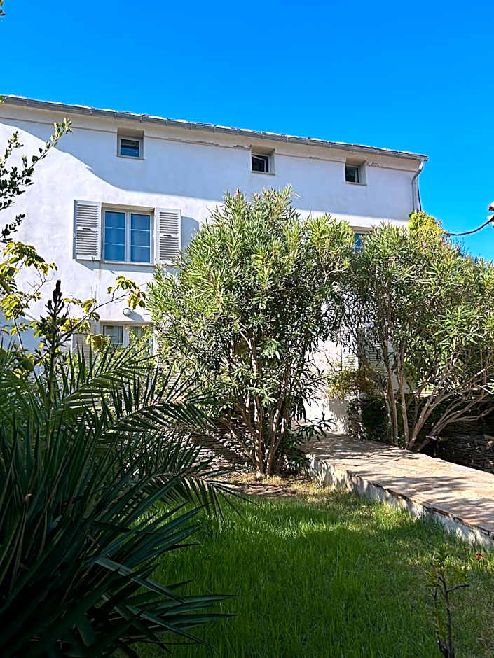 Hôtel Restaurant Petra Cinta