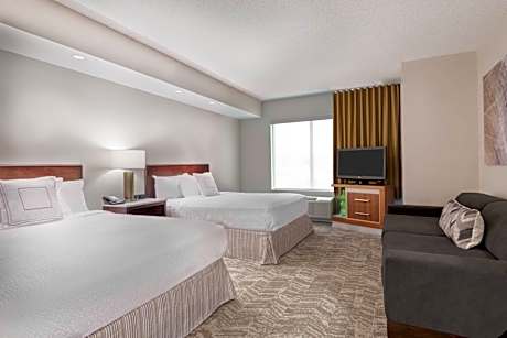 Queen Suite with Two Queen Beds, Bathtub and Trundle Sofa - Mobility Access/Hearing Accessible