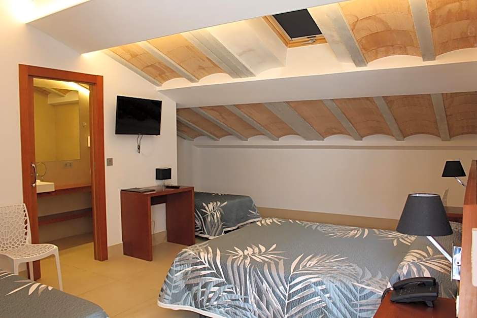 HOTEL ISLA PLANA