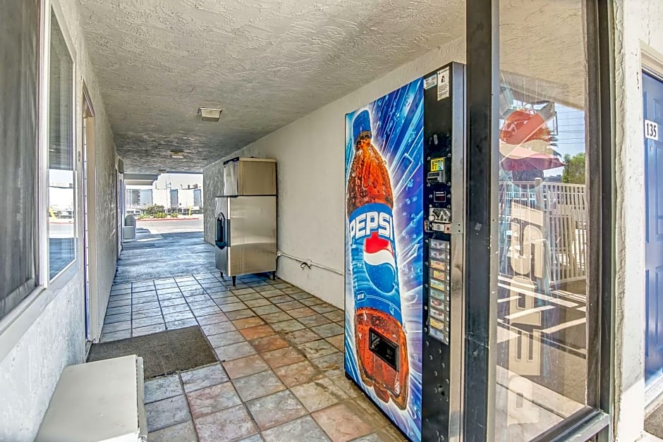 Motel 6-Stockton, CA - Charter Way West