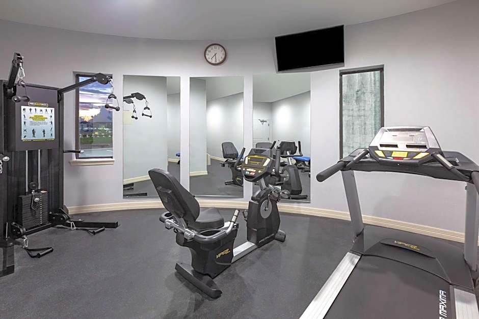 Baymont Inn & Suites Houston Hobby Airport