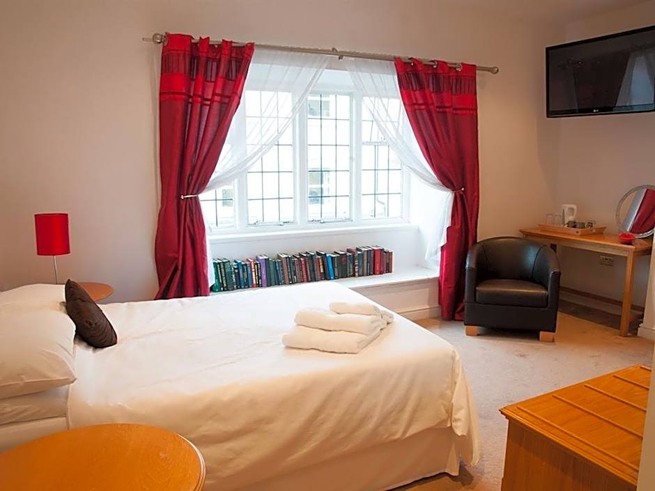 Huckleberrys Bar and Grill