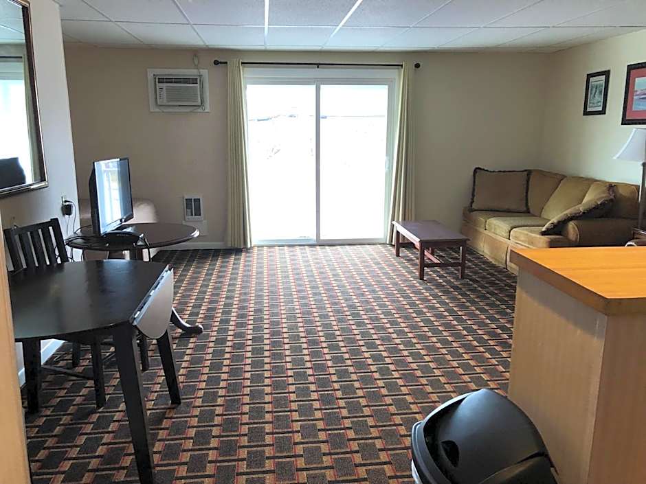 Photo 1 of 9 of Family Suite