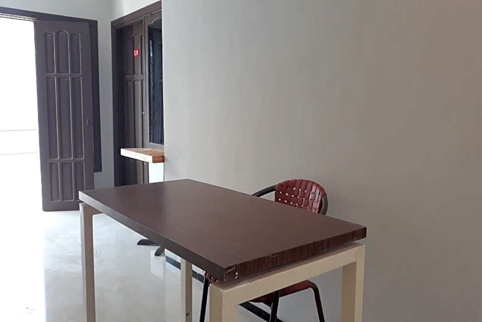 OYO Life 2678 Manyar Guest House