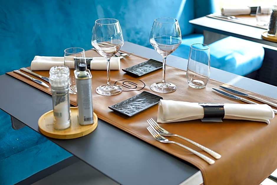 R hotel experiences