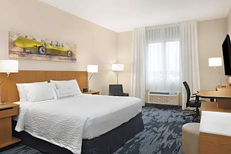 Room, 1 King Bed (Mobility/Hearing Access, Roll-in Shwr) (1 King Bed)