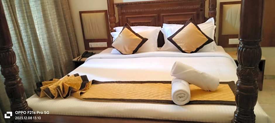 Hotel Saratharajans