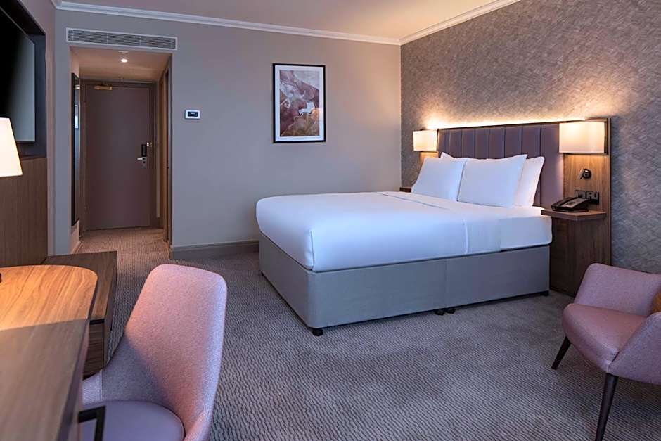 DoubleTree by Hilton Dartford Bridge