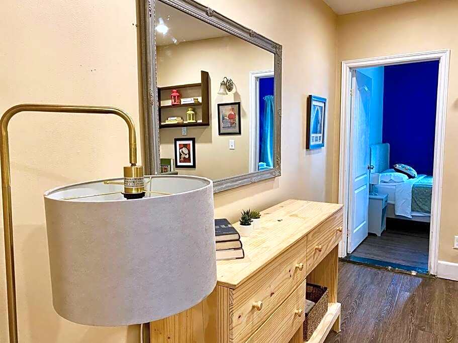 Large Townhouse, Lower Floor with AC, City Center