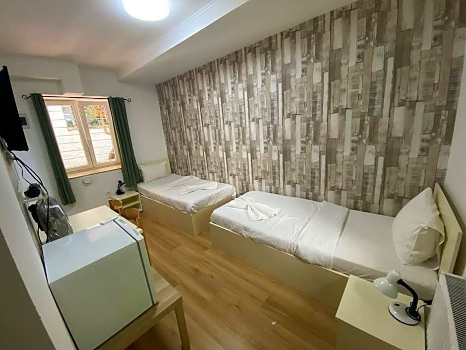 Easy Star Hotel
