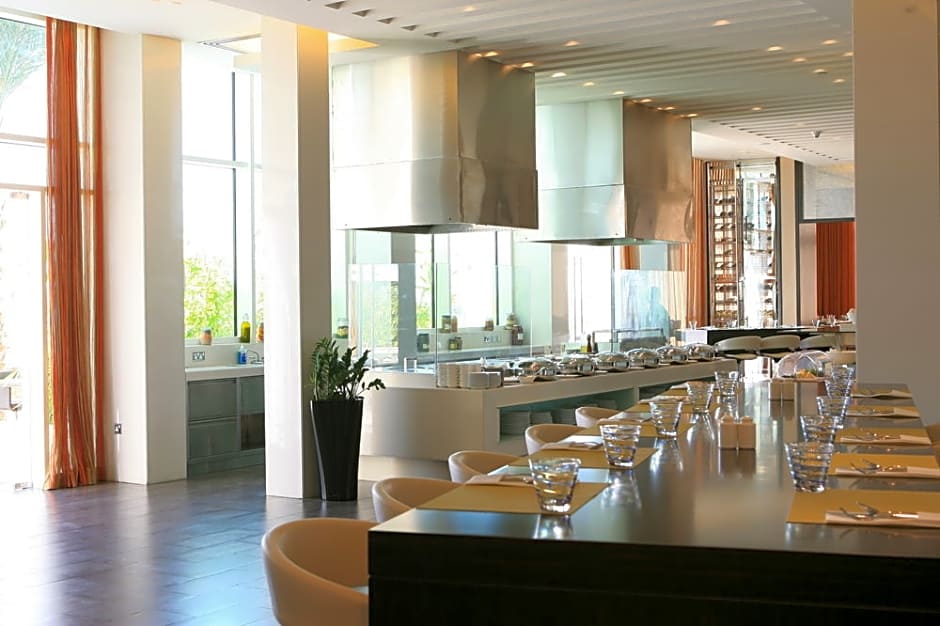 Yas Plaza Circuit by IHG