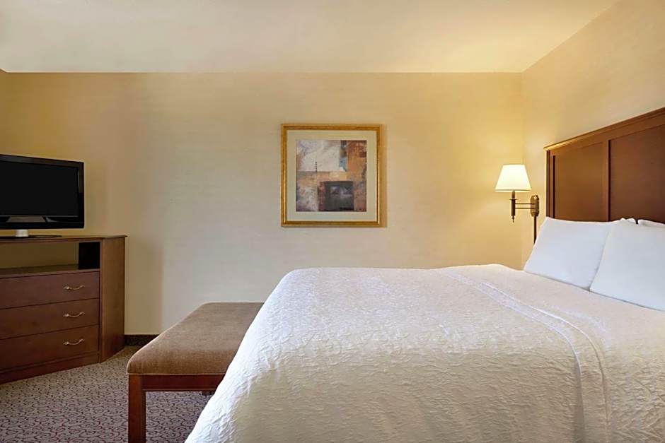 Hampton Inn By Hilton & Suites West Bend