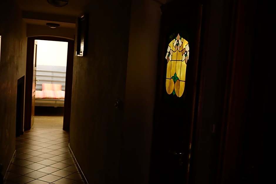 Academus Pub & Guest House