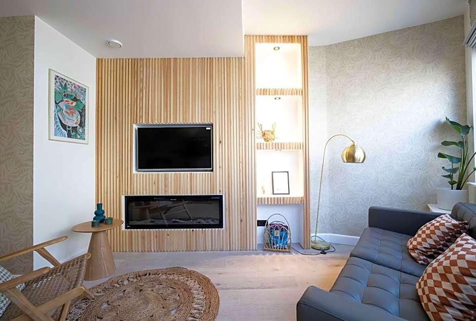 Modern two bedroom apartment close to the beach