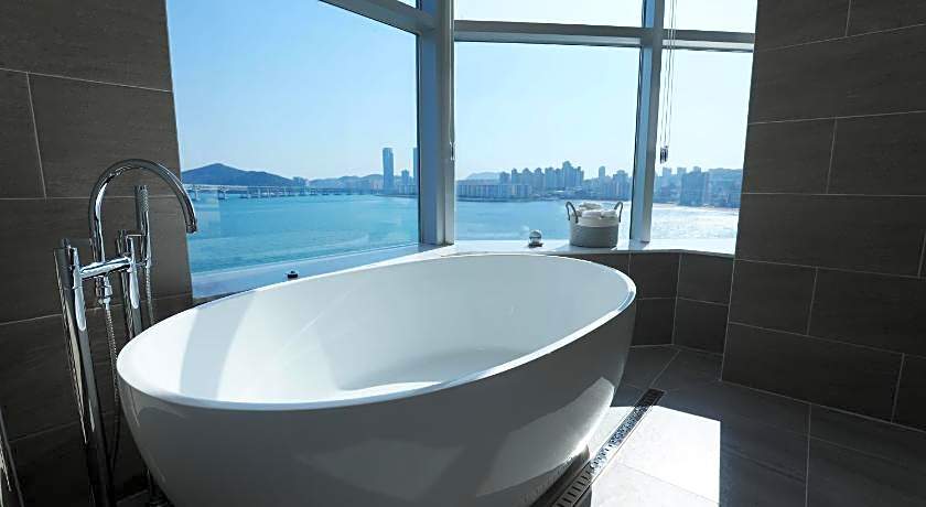 H Avenue Gwanganri Beach