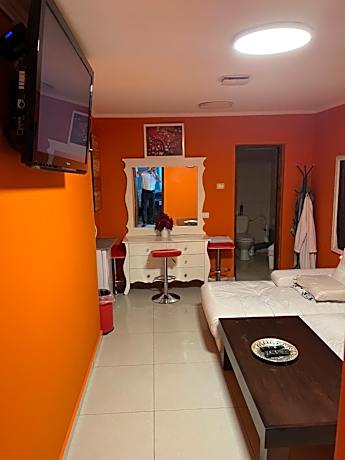 Apartments on Smelyanski 37