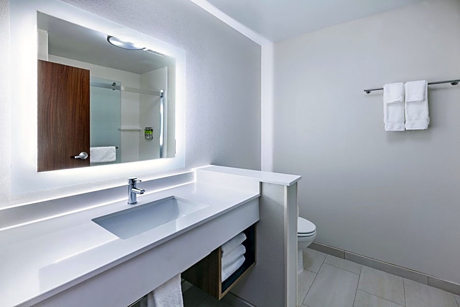 Holiday Inn Express & Suites - Tulsa Northeast - Owasso, an IHG Hotel