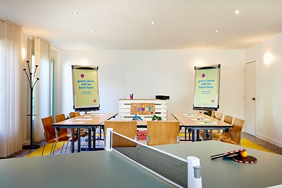 Greet Hotel Versailles - Voisins Le Bretonneux