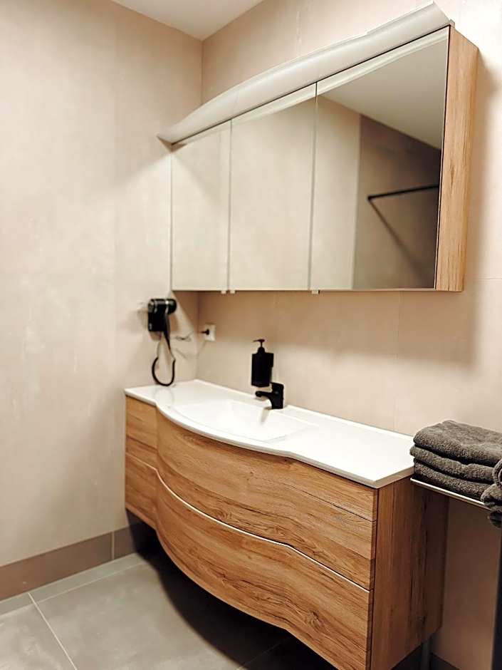 F Hotel 24h Check-In