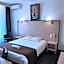 Hôtel et Appart'Hôtel Le Relais Du Val D'Orbieu