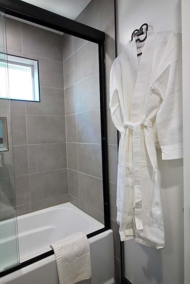 Los Angeles 3BR Villa Suites with Free Parking