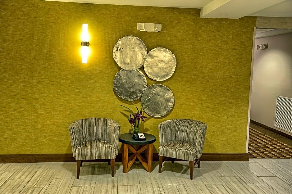 Holiday Inn Express Hotel & Suites Pell City