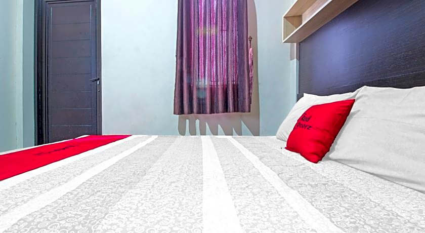 RedDoorz Plus near Isola UPI