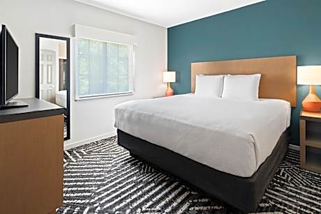 One-Bedroom King Suite with Murphy Bed