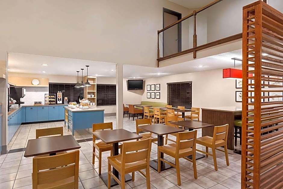 Country Inn & Suites by Radisson, Dahlgren-King George, VA