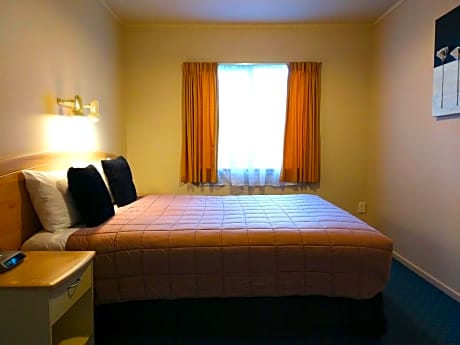 One-Bedroom Suite with Spa Bath