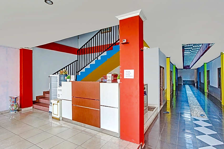 Hotel O Enggal Near Gor Saburai Formerly Hotel Pelangi