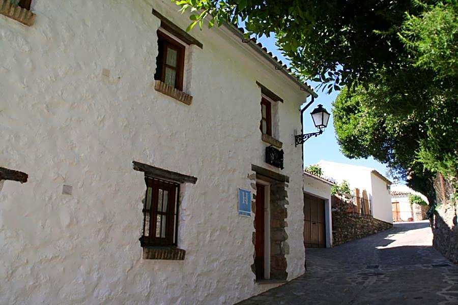Tugasa Hotel y Apartamentos rurales La Posada