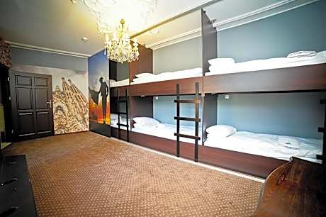Bed in 6-Bed Mixed Dormitory Room
