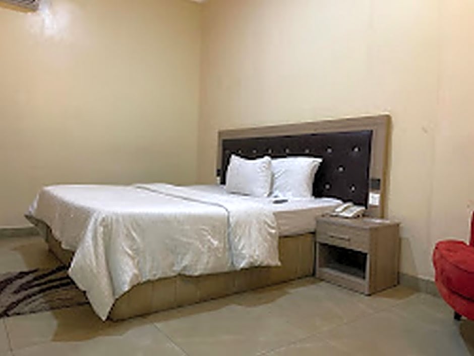 Eleventh House Hotel and Suites