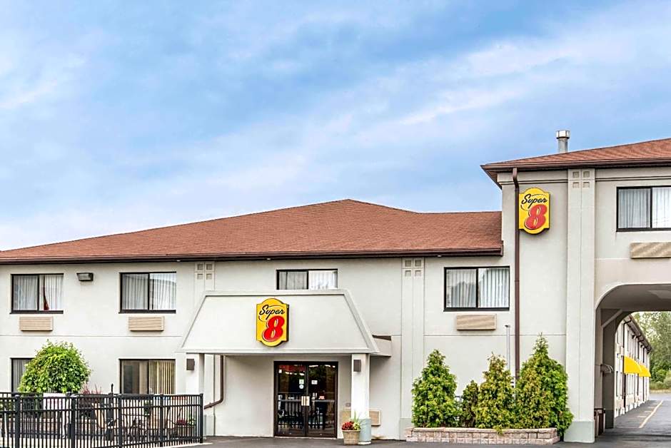 Photo 1 of 30 of Super 8 by Wyndham Niagara Falls