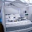 Charming Room With Attached Private Bath in the Heart of Vancouver! Private parking, Self Check-in & Just 4 mins to Metrotown!