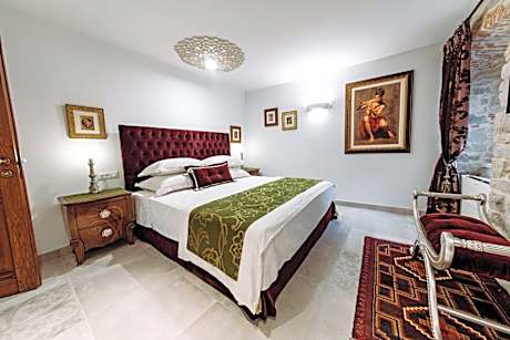 Luxury One-Bedroom Apartment