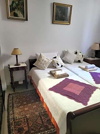Sintra lousa Twin guest room with Private Bathroom