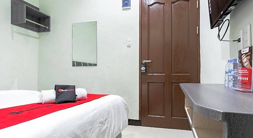 RedDoorz near Medan Amplas