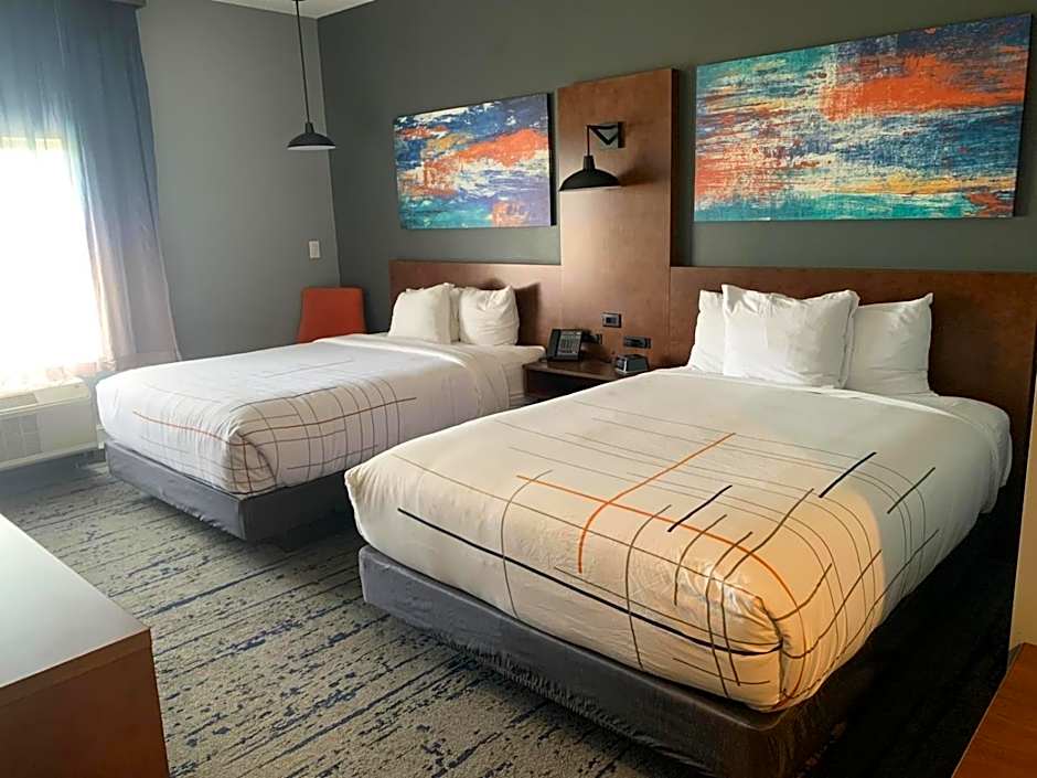 La Quinta Inn & Suites by Wyndham Louisville East