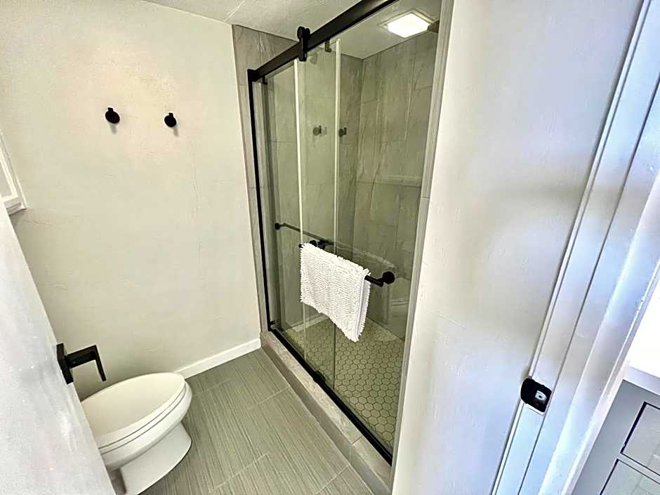 Stunning Views Best location in Hilo 2BR modern Condo