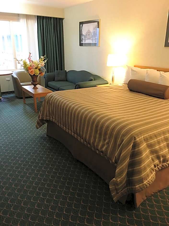 Travelodge by Wyndham Winnipeg East