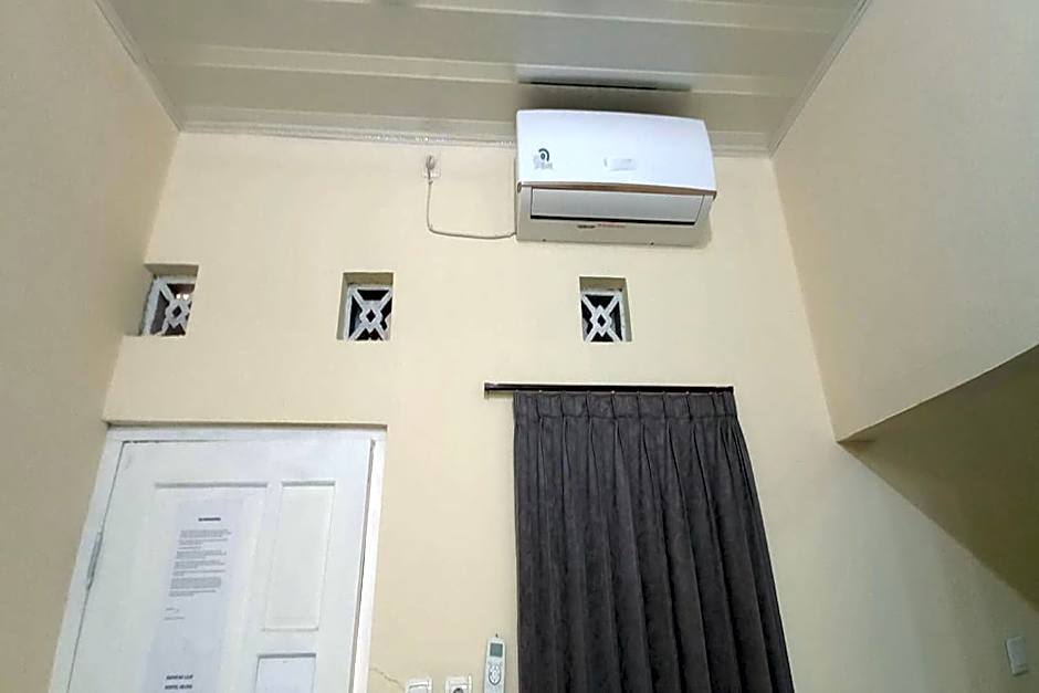 OYO 93768 Setia Budi Guest House 1