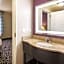 La Quinta Inn & Suites by Wyndham Bowling Green