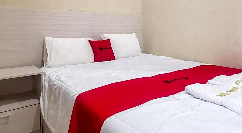 RedDoorz near Pantai Pancer Door Pacitan